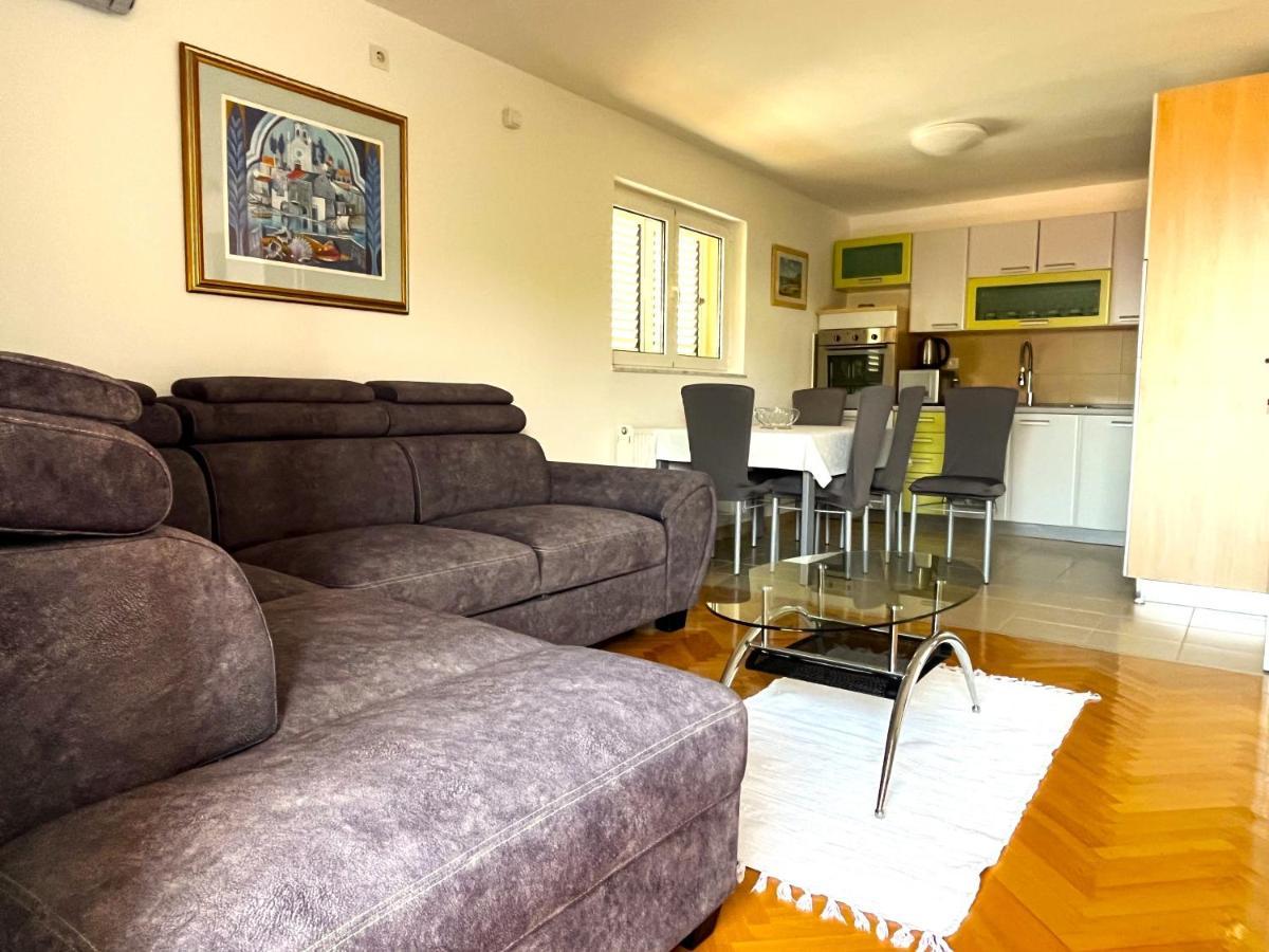 Apartment And Rooms Milak ราบ ภายนอก รูปภาพ