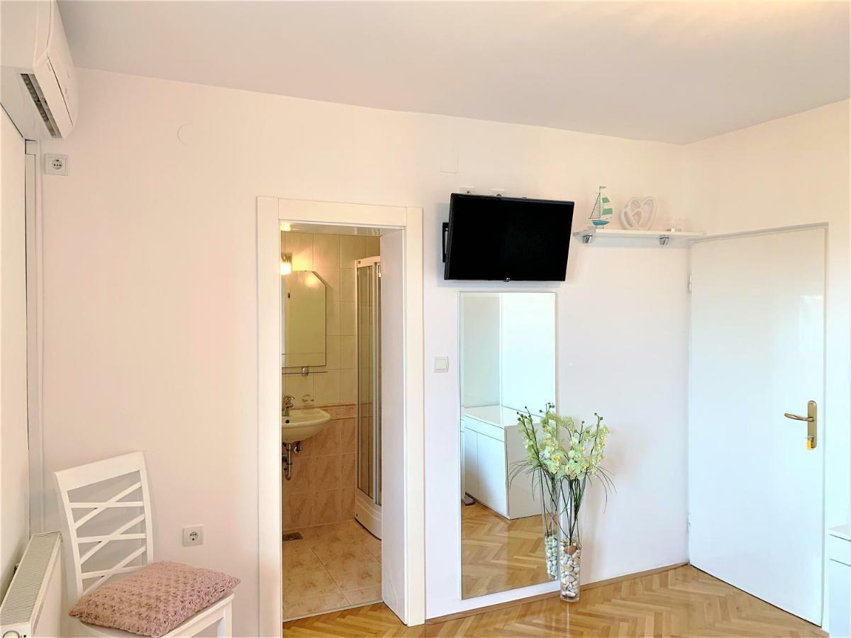Apartment And Rooms Milak ราบ ภายนอก รูปภาพ