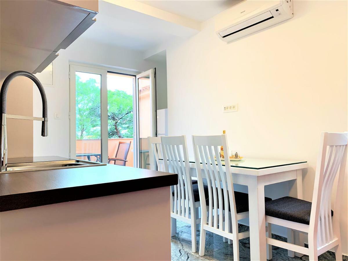 Apartment And Rooms Milak ราบ ภายนอก รูปภาพ