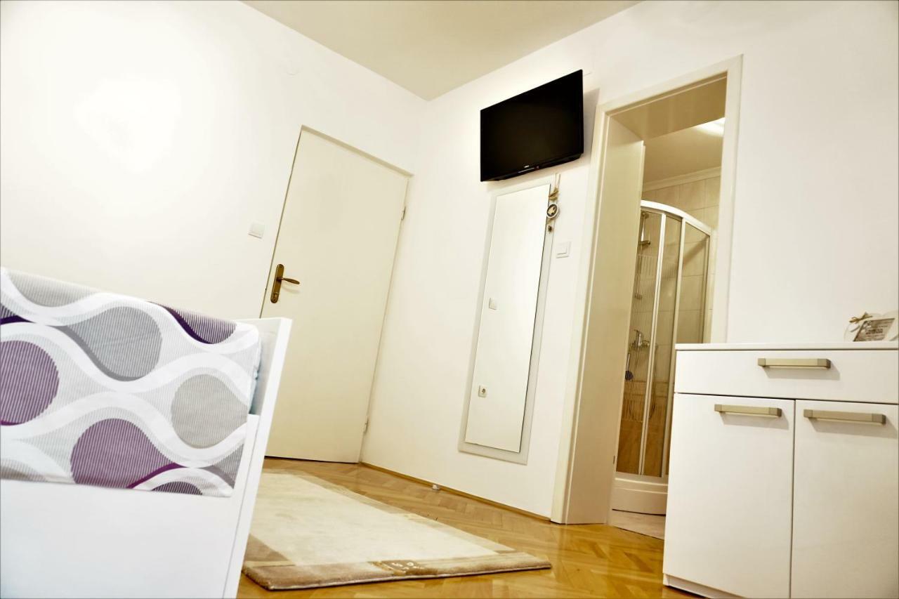 Apartment And Rooms Milak ราบ ภายนอก รูปภาพ