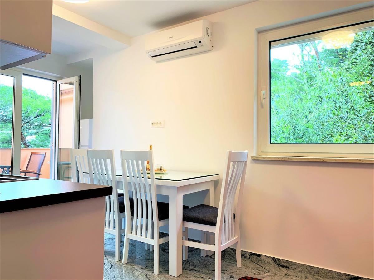 Apartment And Rooms Milak ราบ ภายนอก รูปภาพ