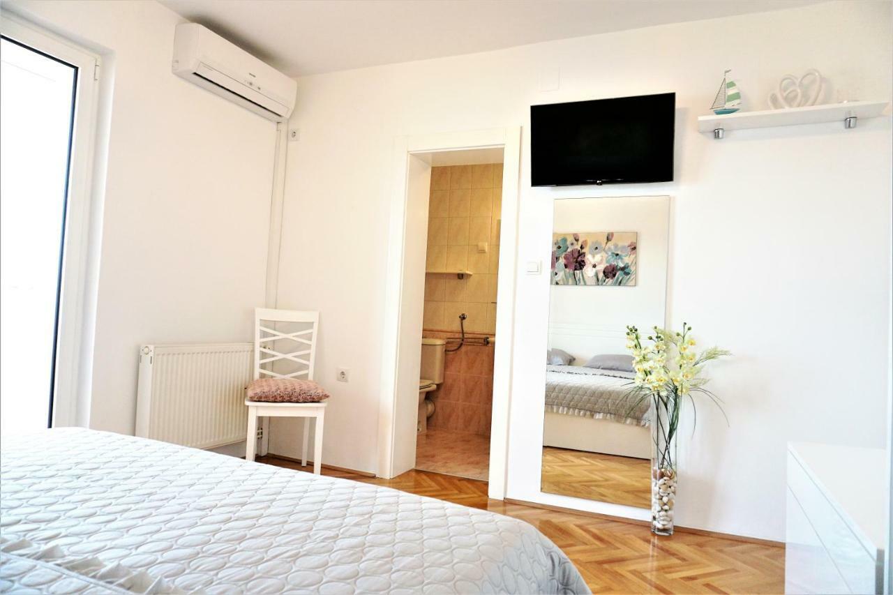 Apartment And Rooms Milak ราบ ภายนอก รูปภาพ